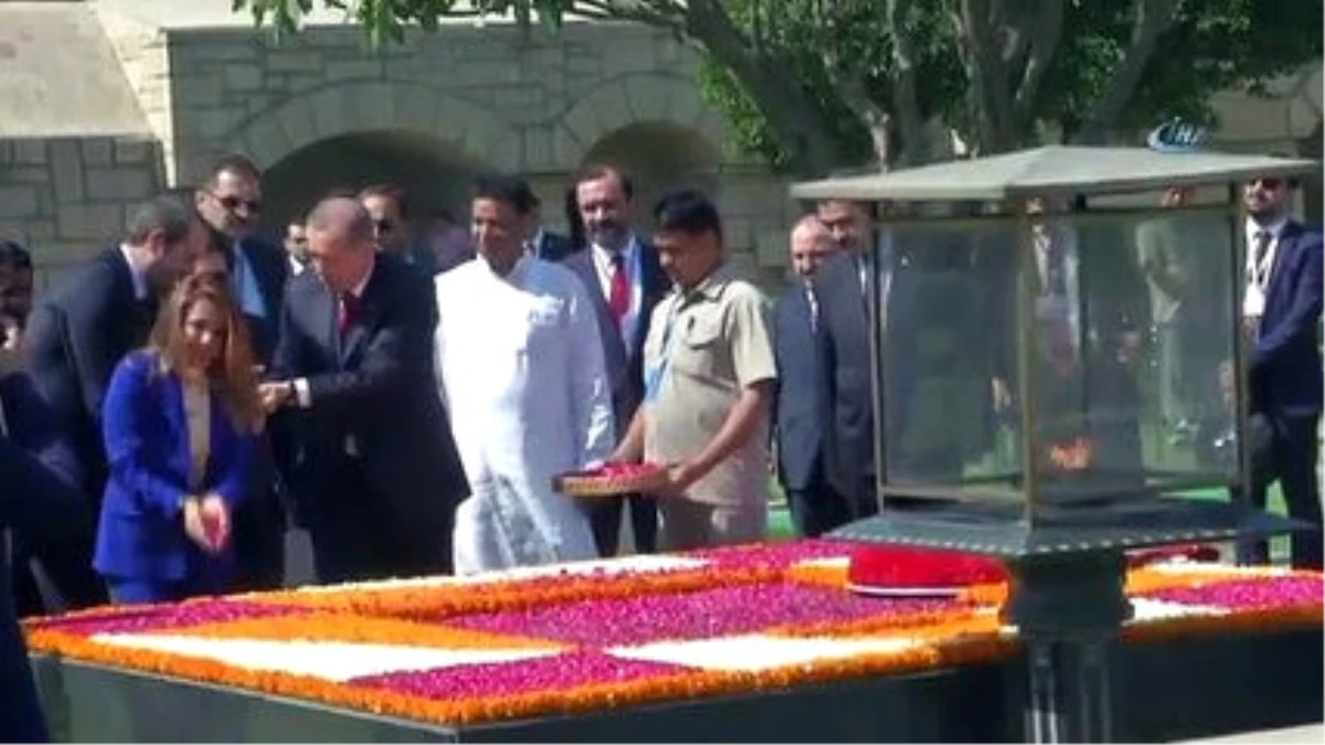 Cumhurbaşkanı Erdoğan Gandhi Anıtı\'nı Ziyaret Etti