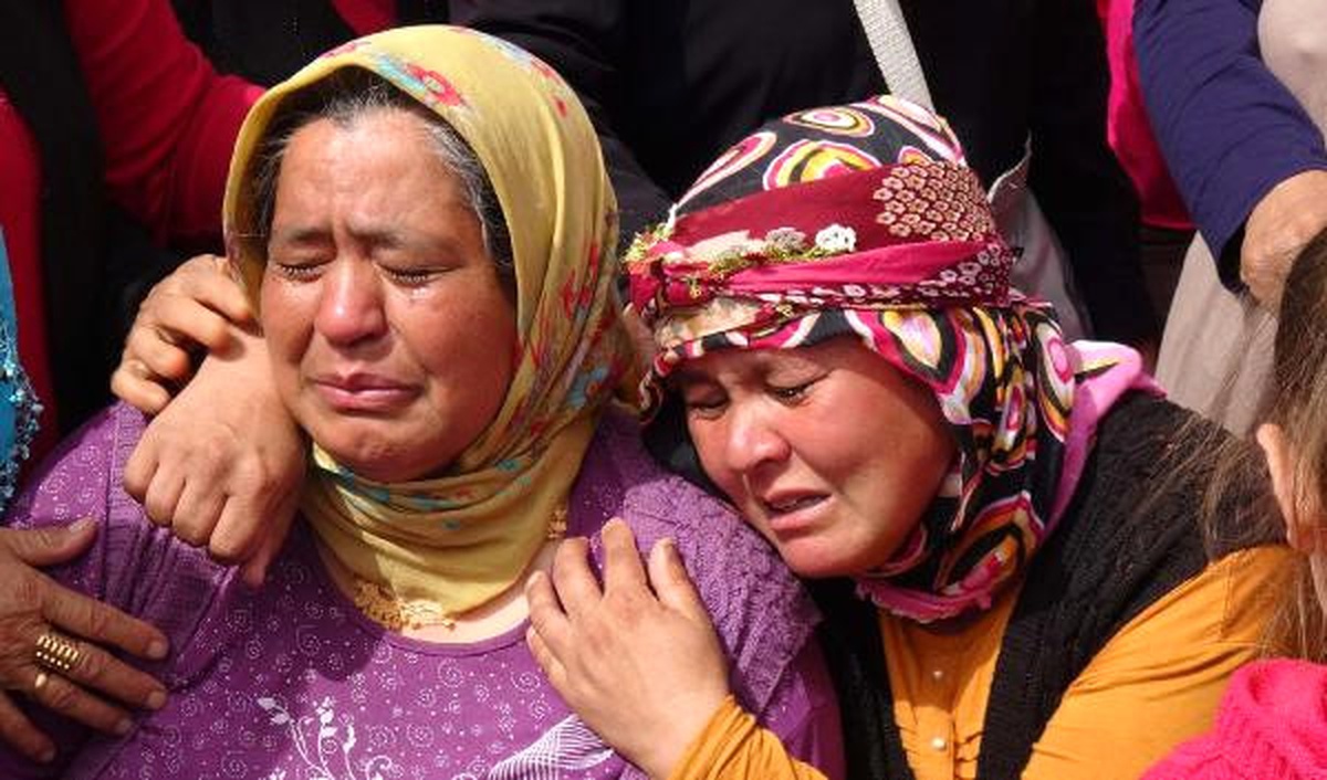 Denizde Boğulan 2 Çocuk Yan Yana Toprağa Verildi