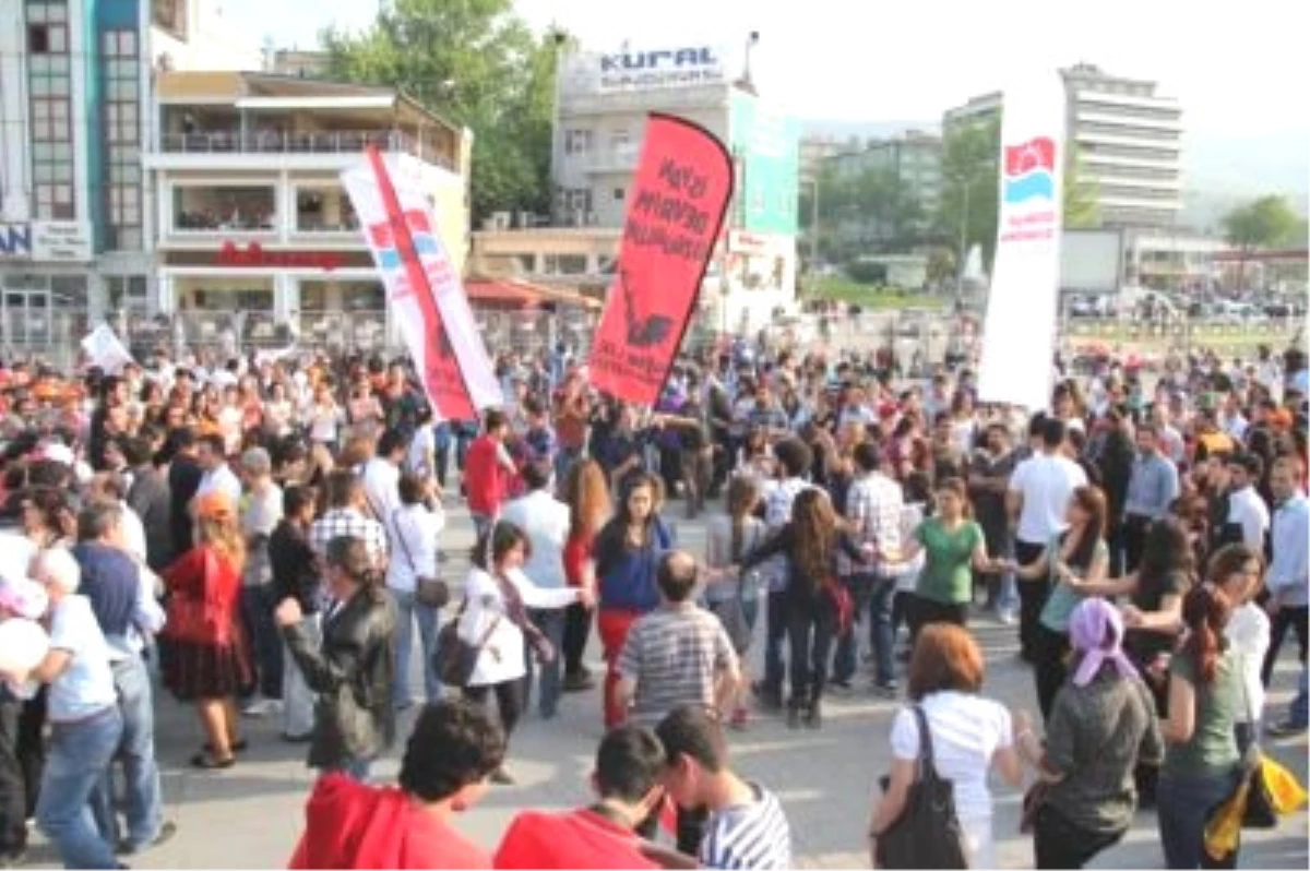 Derleme- İstanbul\'da 1 Mayıs Emek ve Dayanışma Günü\'ne İlişkin Haberlerimizi Derleyerek Yeniden...