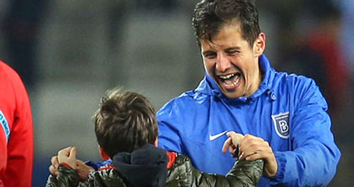 Emre Belözoğlu, Beşiktaş Galibiyetini Oğluyla Kutladı