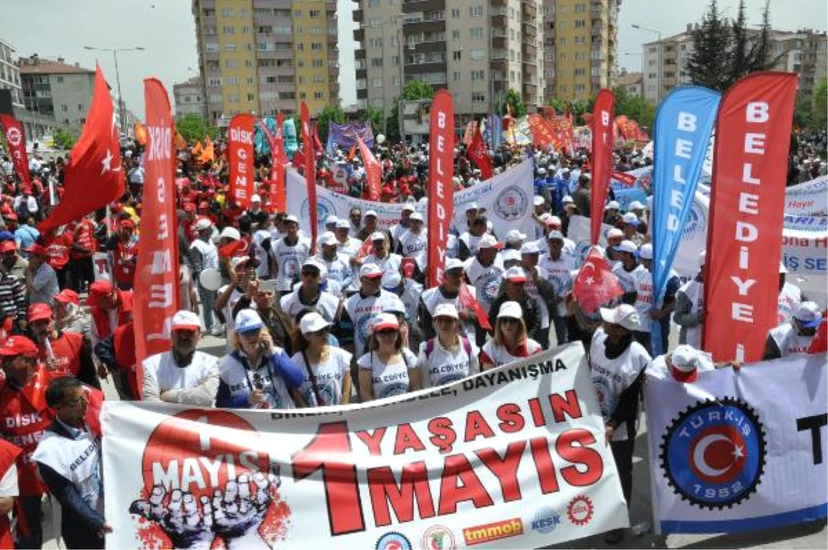 Eskişehir\'de İki Ayrı Alanda 1 Mayıs Kutlaması