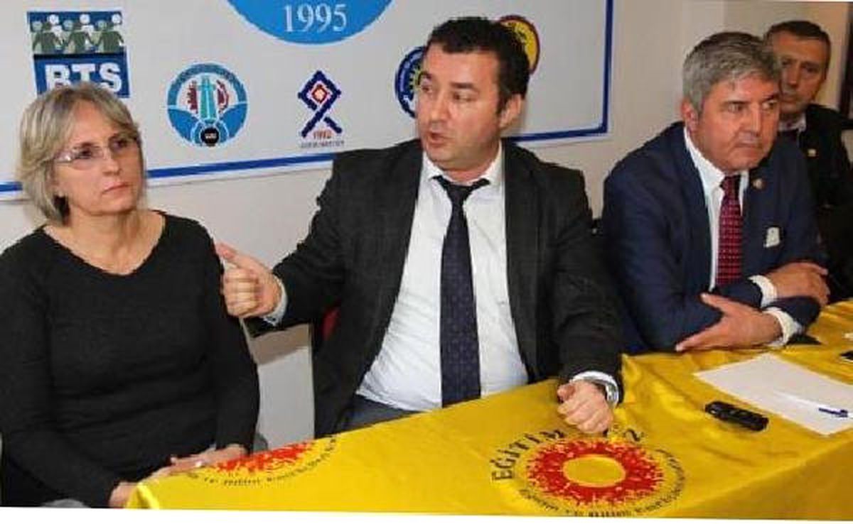Fetö\'den Açığa Alınan Türkan Öğretmenin \'Göreve İade\' Mutluluğu