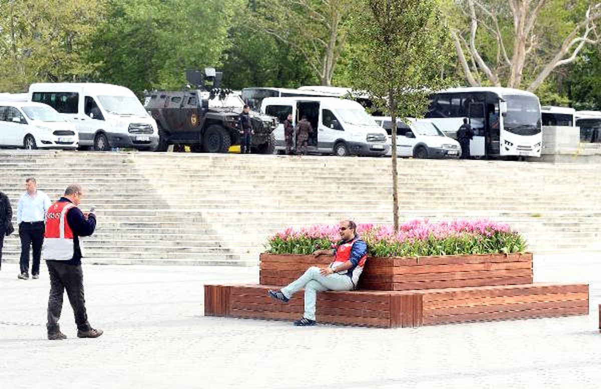 Fotoğraflar // Taksim Meydanı Yine Güvercinlere Kaldı
