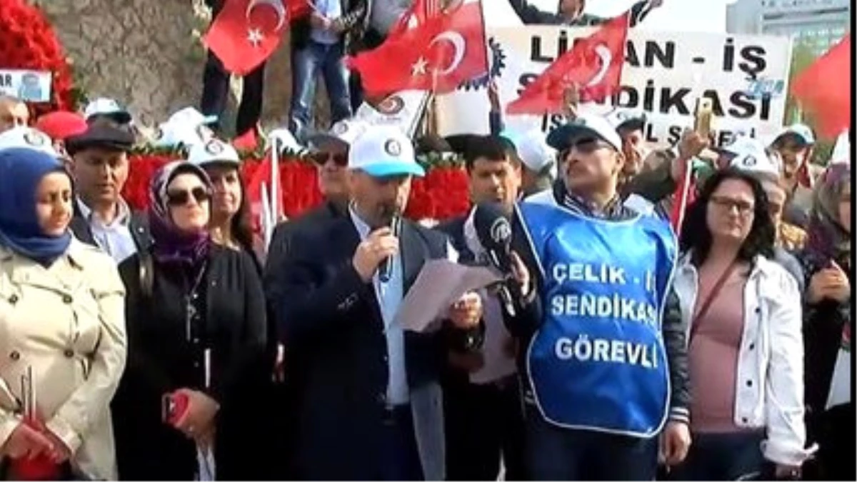 Hak-İş\'ten Taksim\'de Horonlu Kutlama
