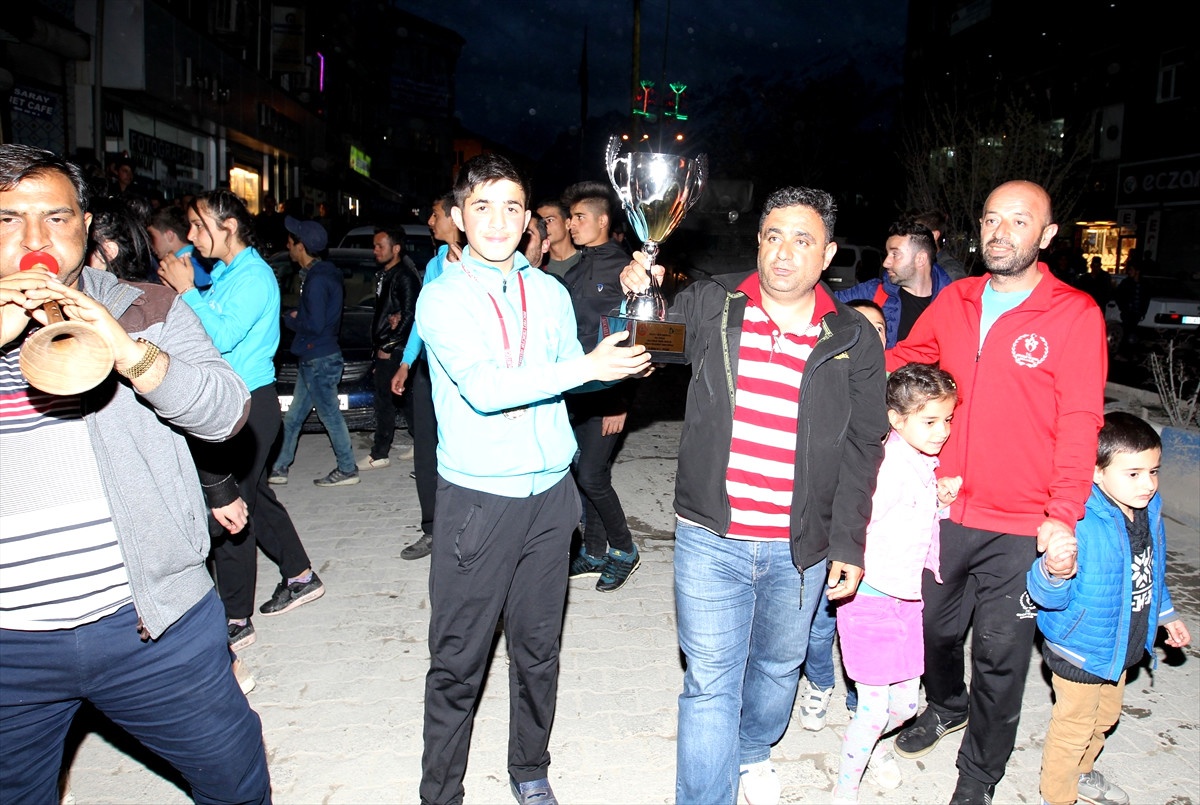 Halk Oyunları Ekibine Coşkulu Karşılama