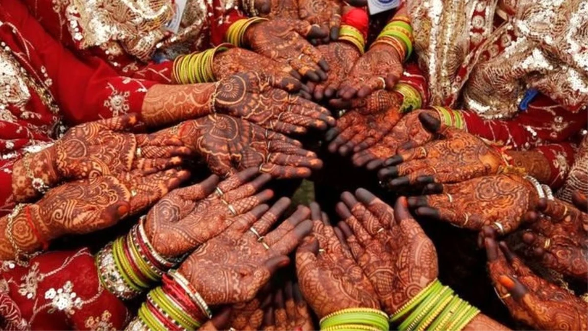 Hint Bakan Toplu Düğünde 700\'e Yakın Geline Sopa Dağıttı