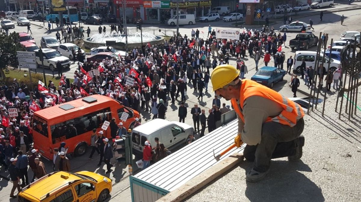 İnşaat İşçileri 1 Mayıs\'ta da Görevlerinin Başında