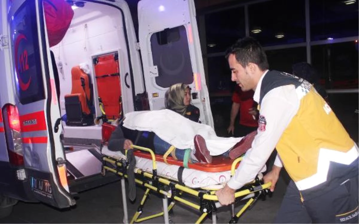Karaman\'da 3 Otomobil Çarpıştı: 8 Yaralı