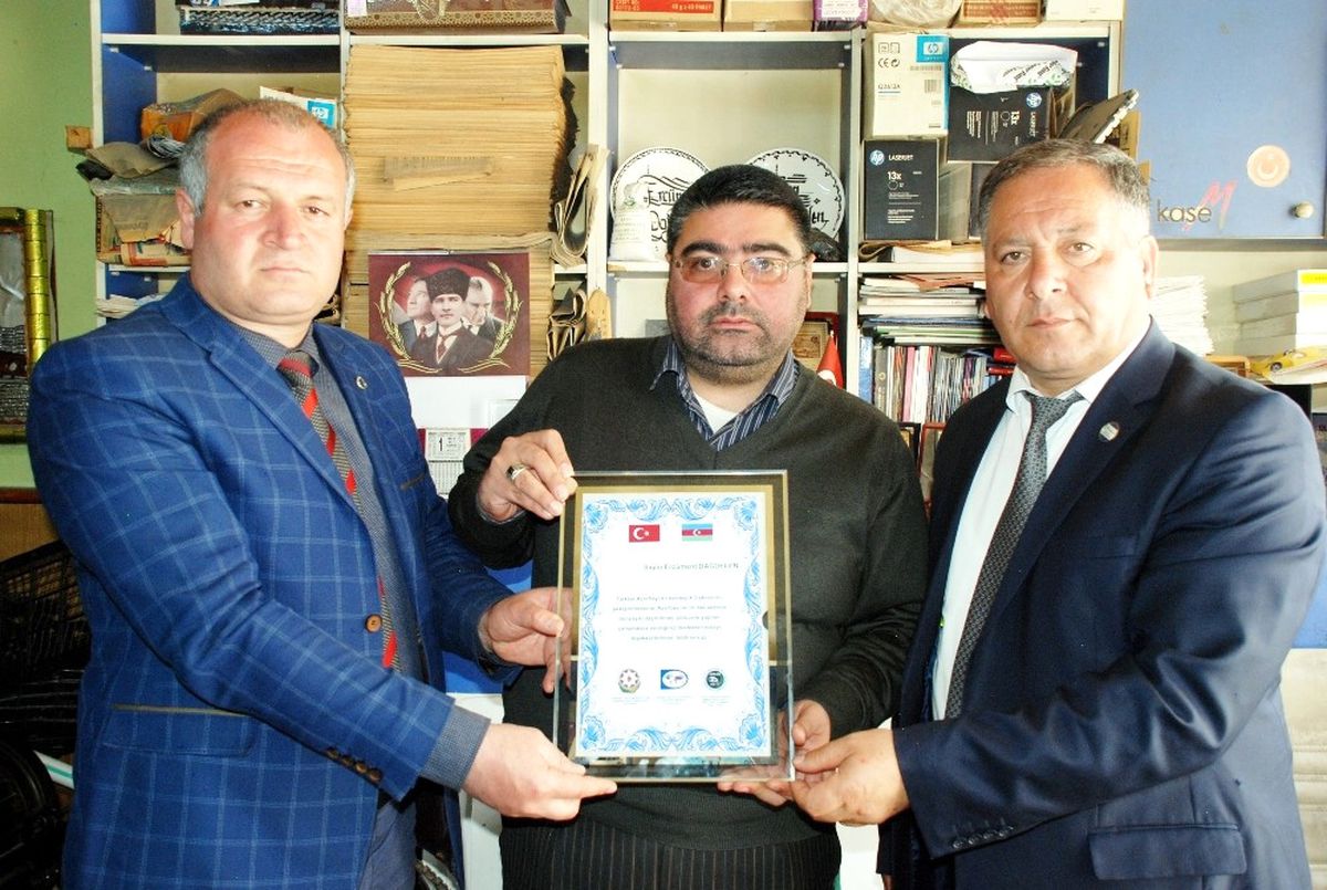 Kkdgc Başkanı Daşdelen\'e Türkiye-Azerbaycan Kardeşliğine Verdiği Önemden Dolayı Plaket