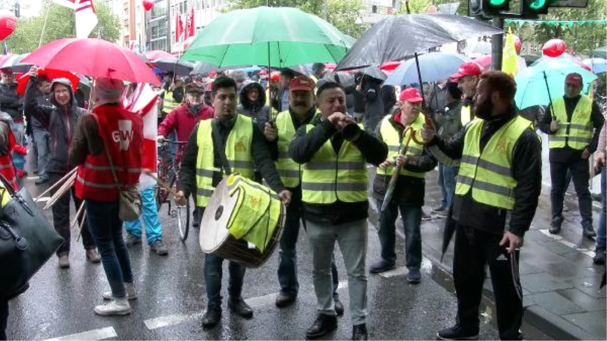 Köln\'de İşçiler 1 Mayıs\'ı Kutladı