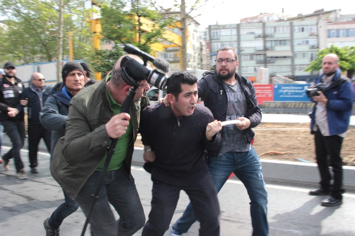 Mecidiyeköy\'den Taksim\'e Yürümek İsteyenlere Müdahale (2)