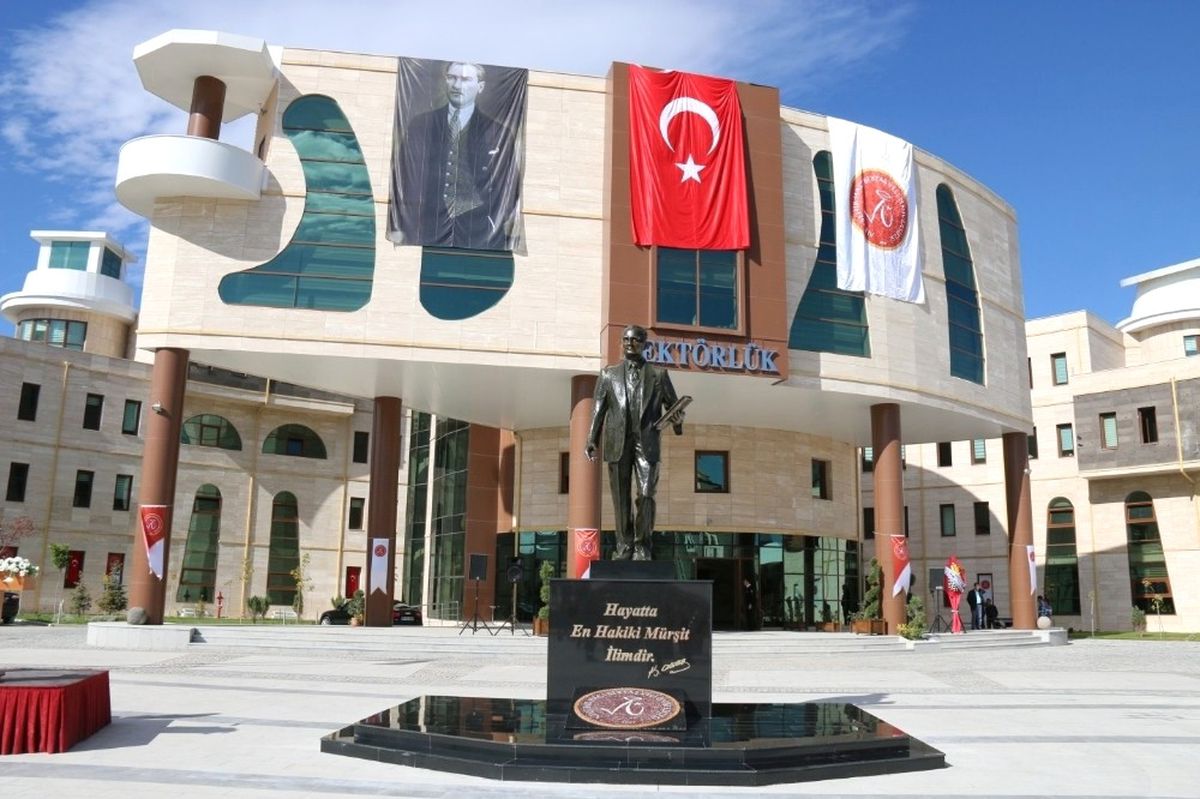 Neü\'den 5 Kişi İhraç Edildi