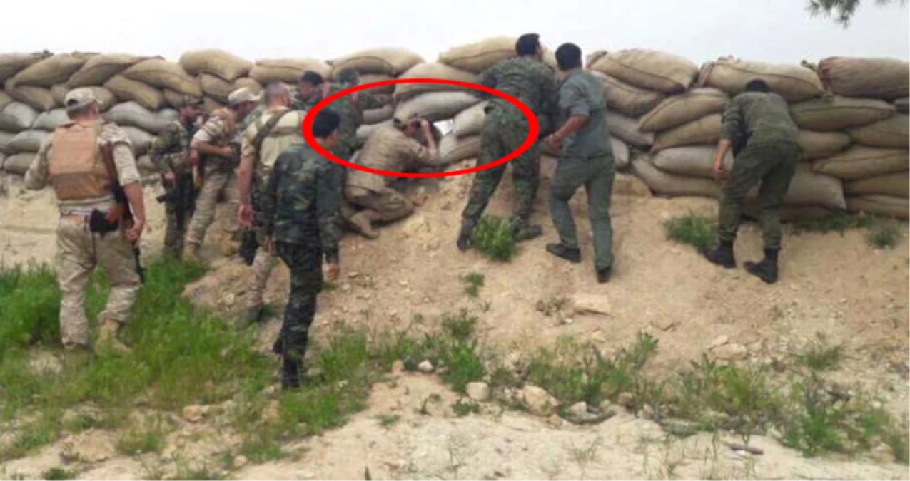 Rus Askerleri YPG\'li Teröristlerin Mevzilerinden Türkiye\'yi Gözetliyor