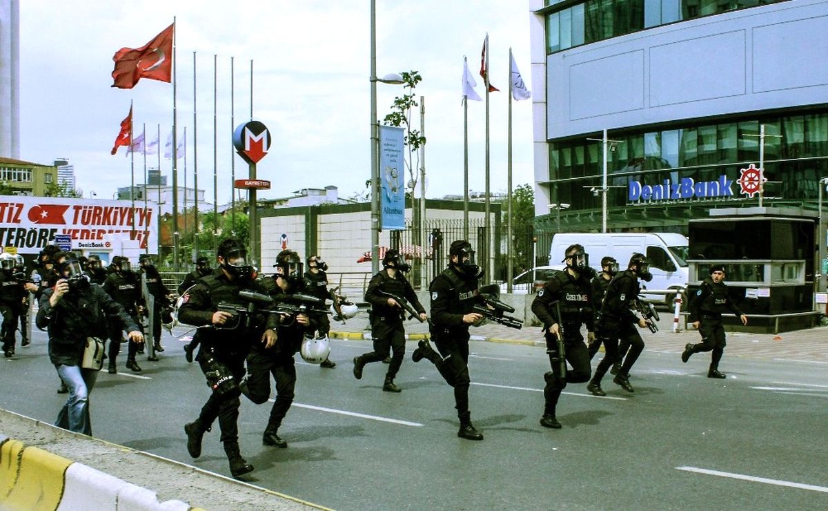 Şişli\'den Taksim\'e Yürümek İsteyen Gruba Müdahale