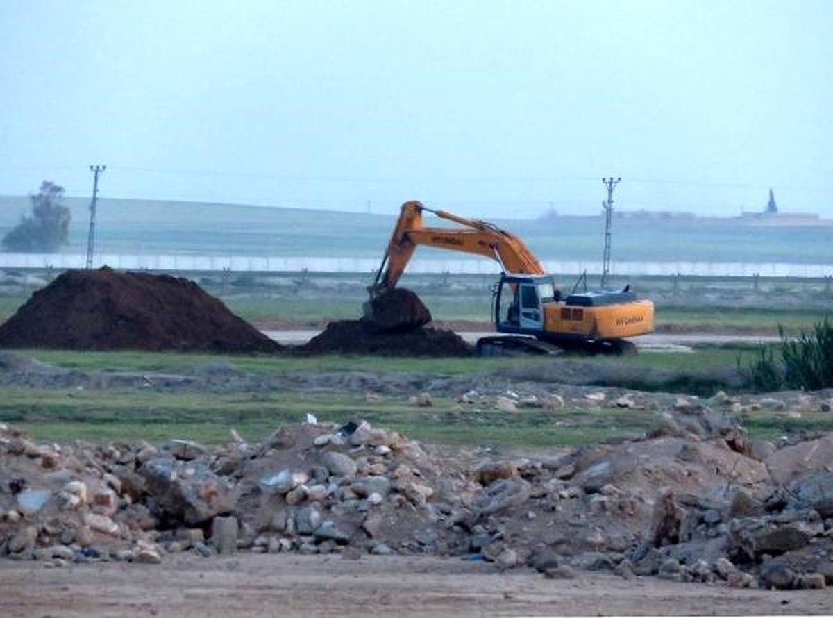 Suriye Sınırında Türkiye Mevzi, Pyd Hendek Kazdı