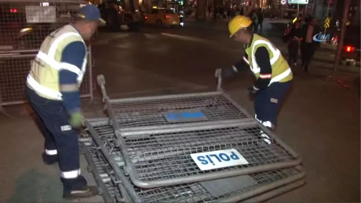 Taksim Meydanı Araç ve Yaya Trafiğine Açıldı