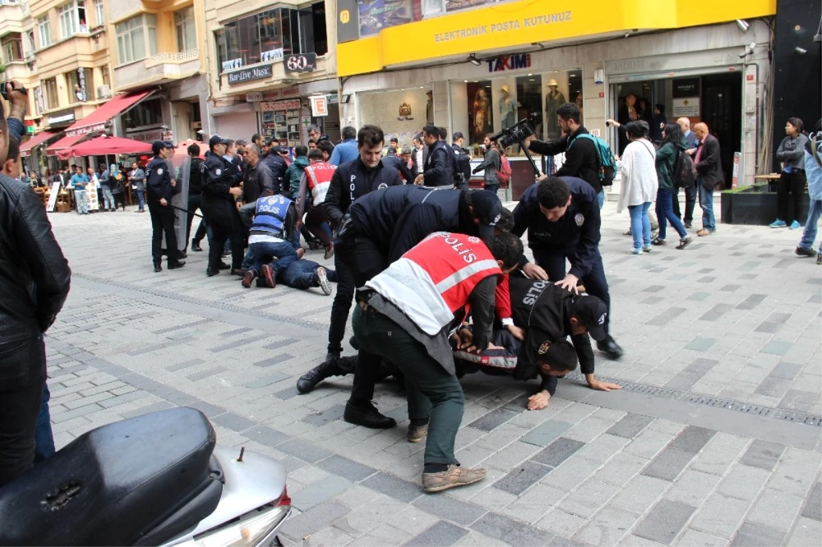 Taksim Meydanı\'na Çıkmaya Çalışan Gruba Polis Müdahale Etti