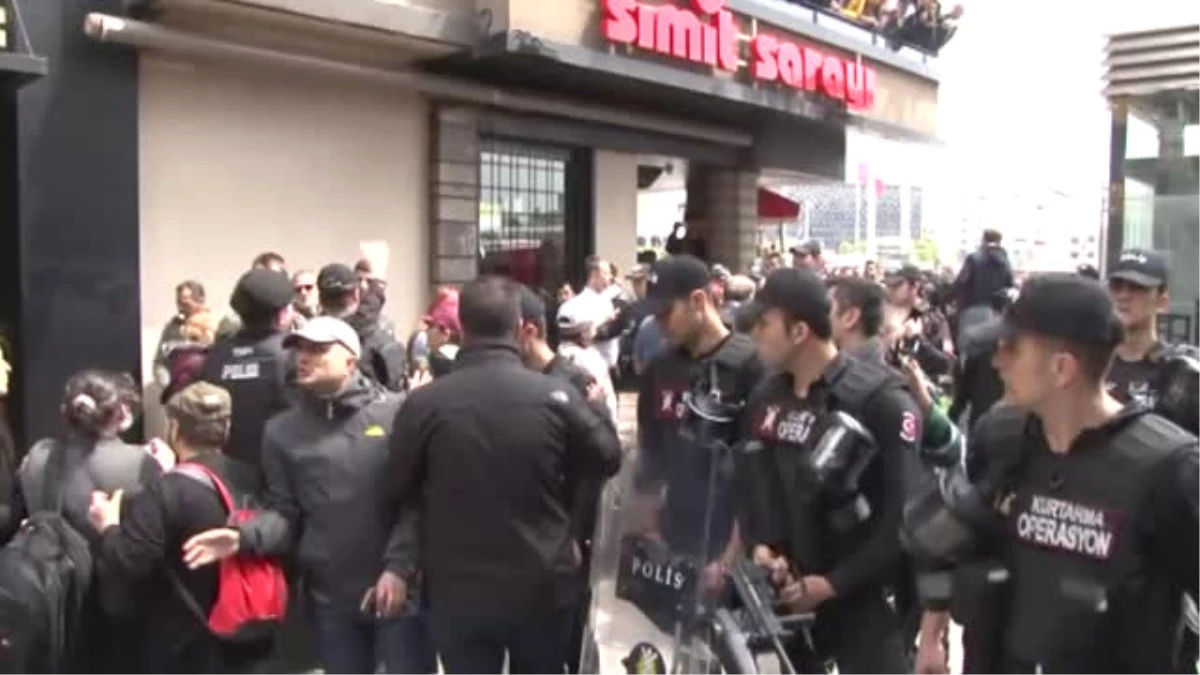 Taksim Meydanı\'na Girmeye Çalışan 15 Kişi Gözaltına Alındı