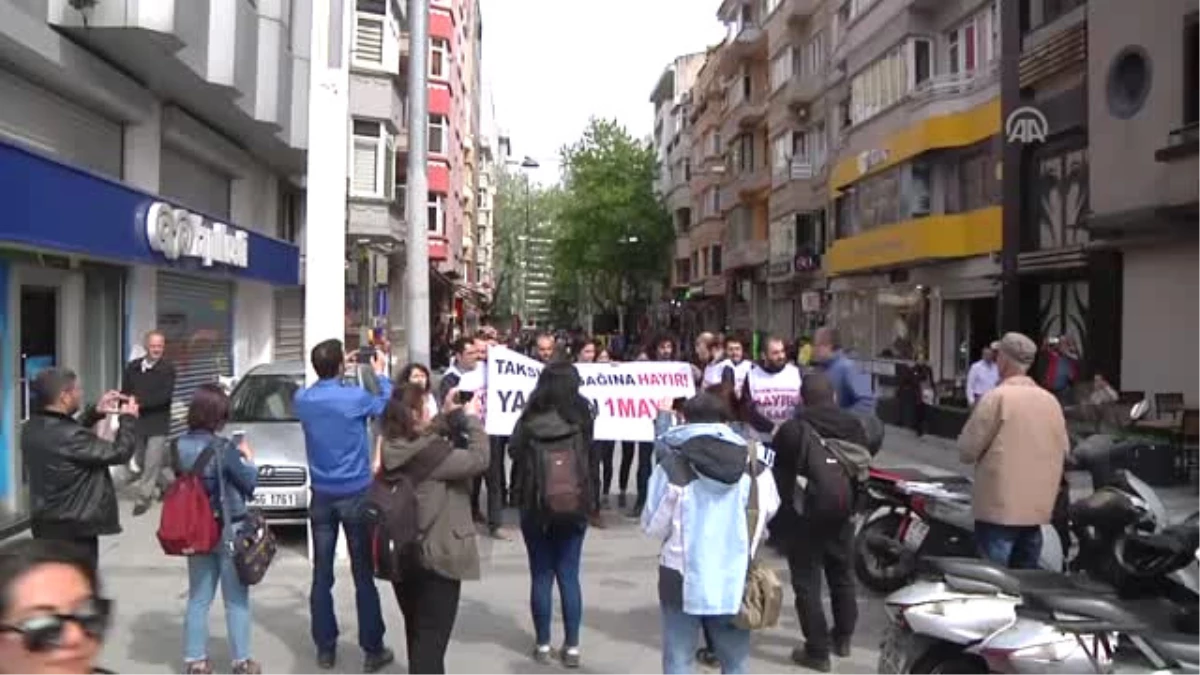 Taksim Meydanı\'nda Izinsiz Gösteri Yapan 13 Kişi Gözaltına Alındı