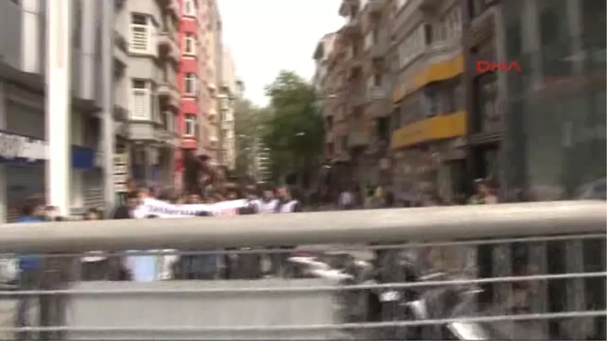 Talimhane\'den Taksim Meydanı\'na Girmeye Çalışan Grup Gözaltına Alındı