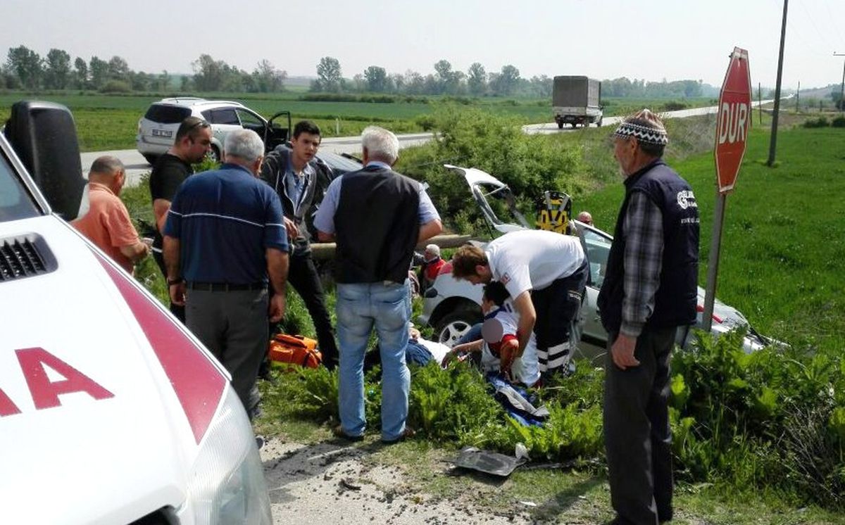 Tekirdağ\'da Otomobiller Çarpıştı: 4 Yaralı