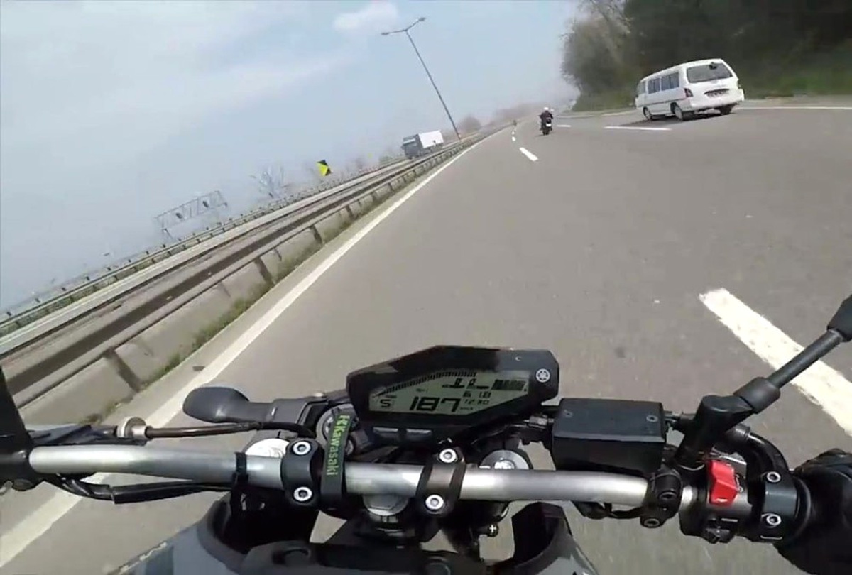 Tem\'de Motosikletlilerin Yaptığı Kaza Kamerada