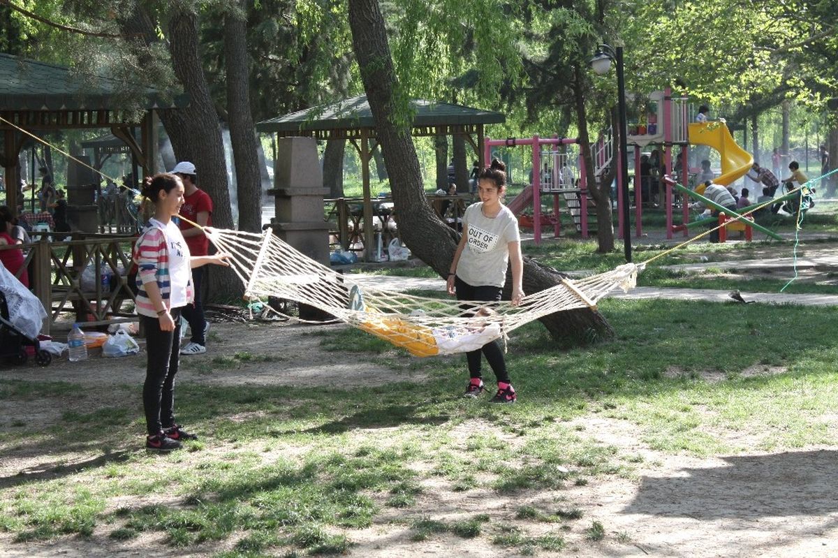Tokat\'ta 1 Mayıs\'ta Piknik Alanları Doldu Taştı
