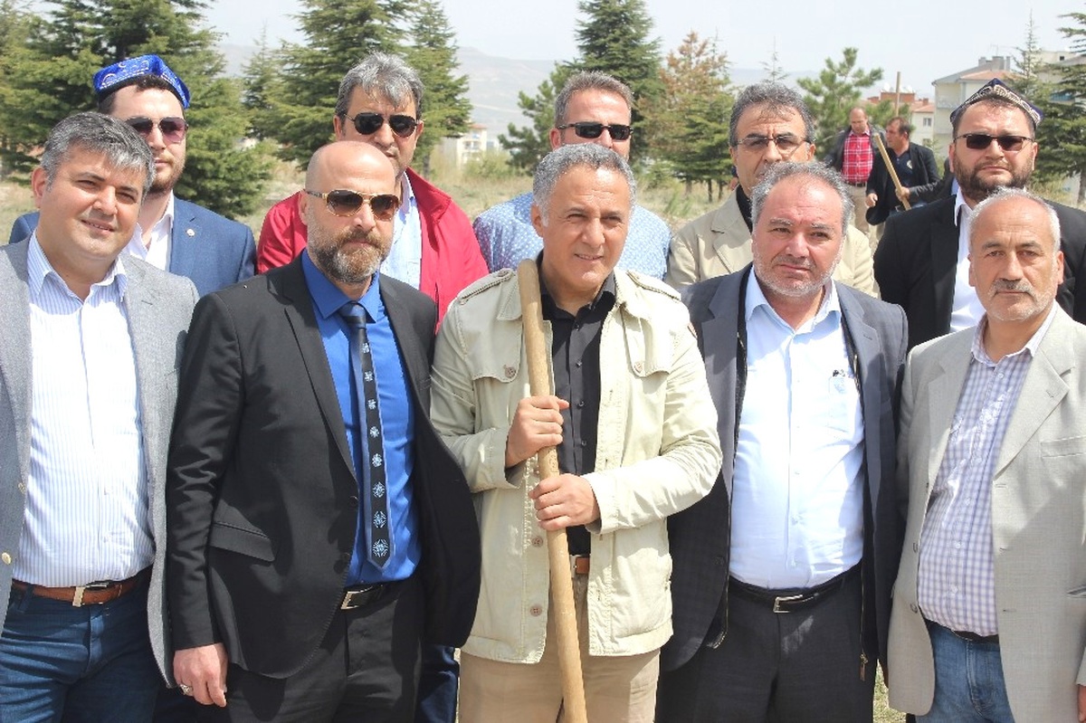Tüm-İş Konfederasyonu İş Kazası Sonucu Ölen İşçinin Mezarını Ziyaret Etti