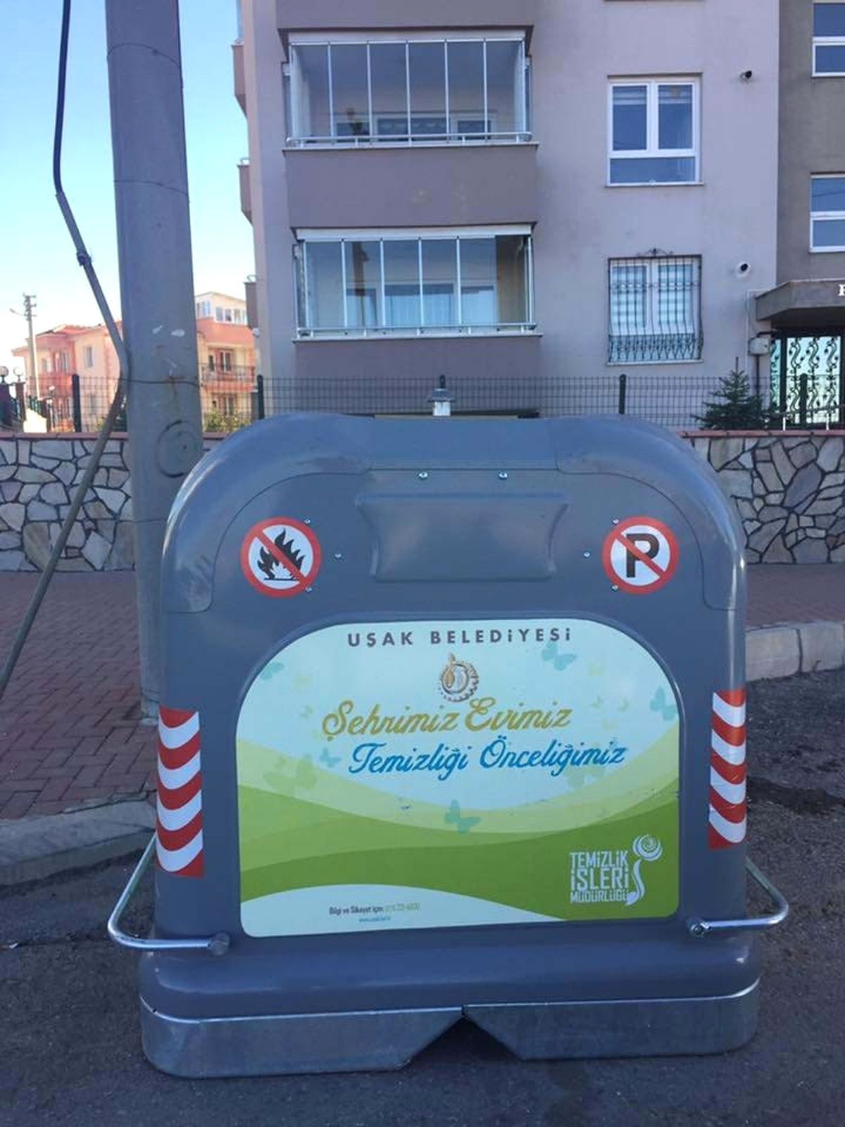 Uşak\'ta Kötü Kokuya Neden Olan Çöp Konteynırları Değiştiriyor