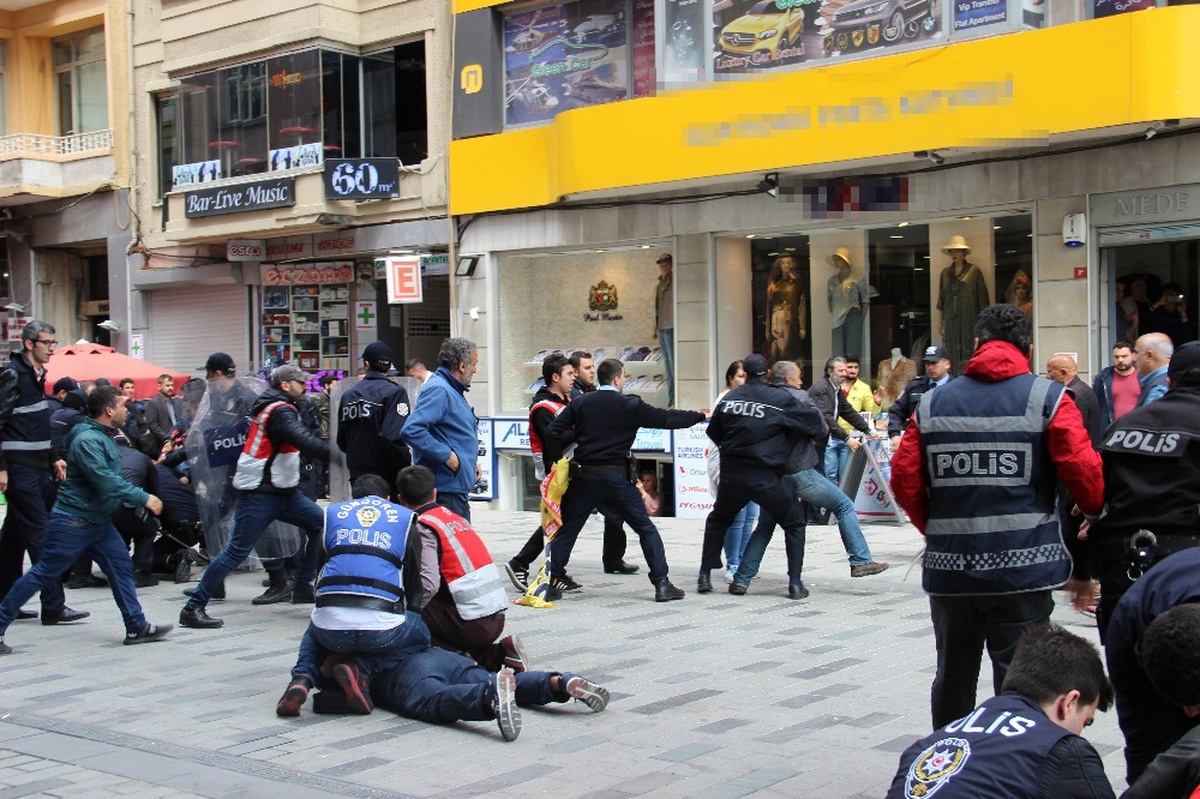 1 Mayıs Emek ve Dayanışma Günü Kutlamalarında Yasa Dışı Eylem Yapan 165 Kişi Polis Tarafından...