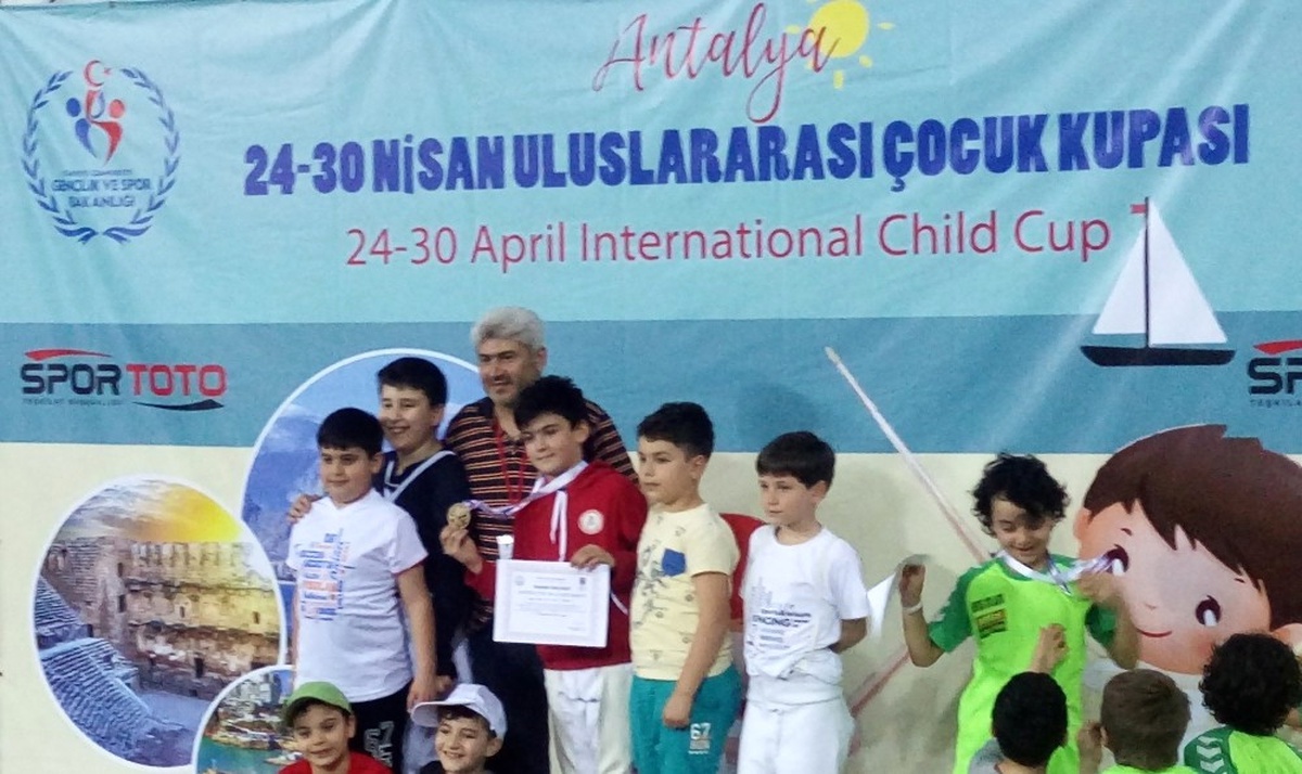 23 Nisan Çocuk Kupası" Pursaklar\'ın