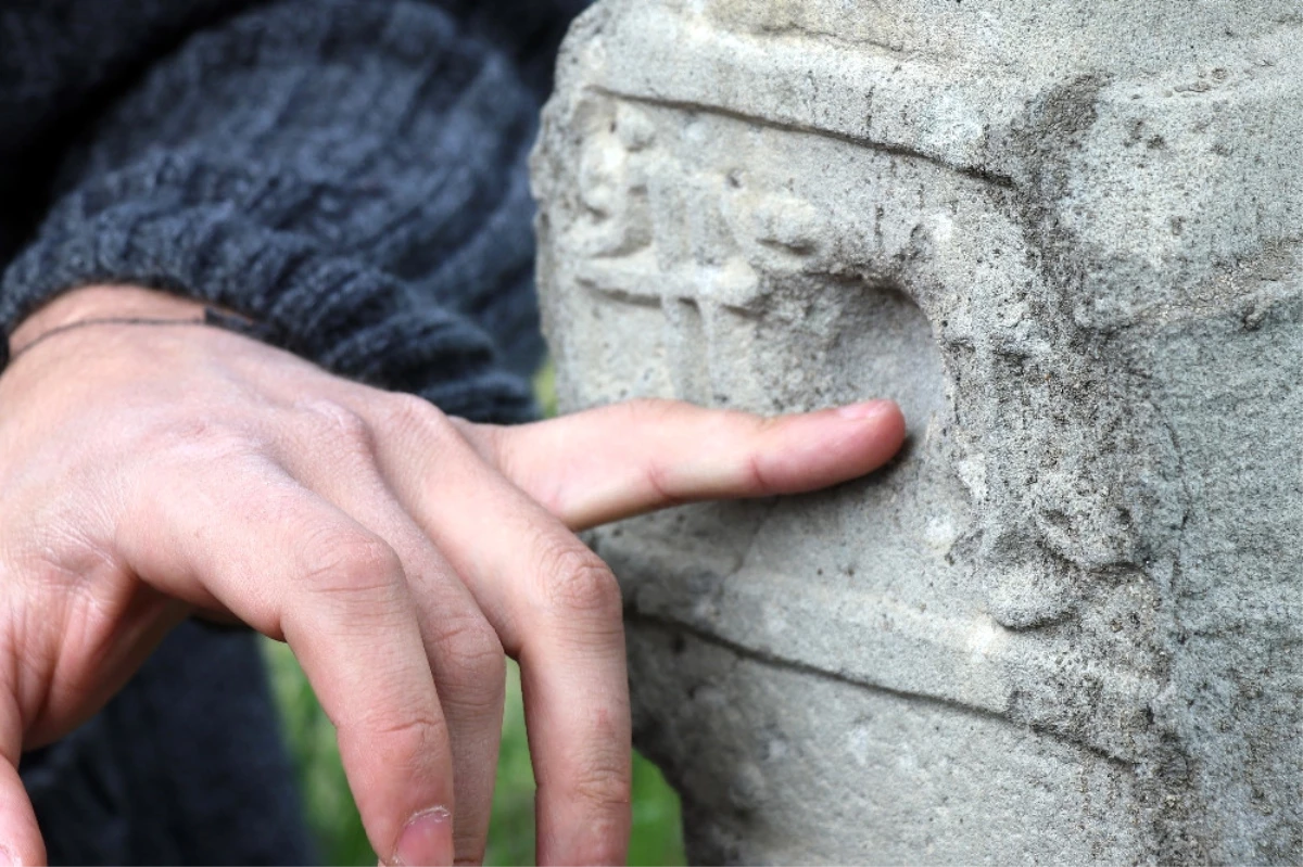 400 Yıllık Mezar Taşlarında Kurşun Izleri