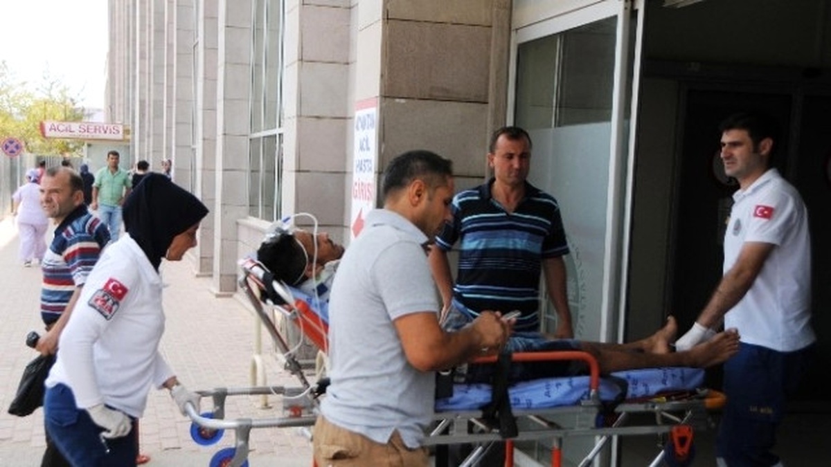 Antalya\'da Falezlerden Düşen Bir Kişi Yaralı Kurtuldu