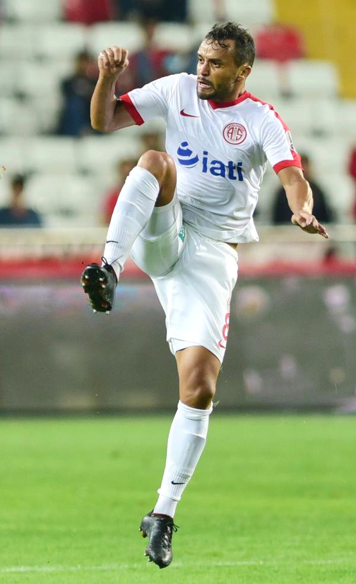 Antalyaspor Yekta\'yla Charles\'in Sözleşmesini Uzattı