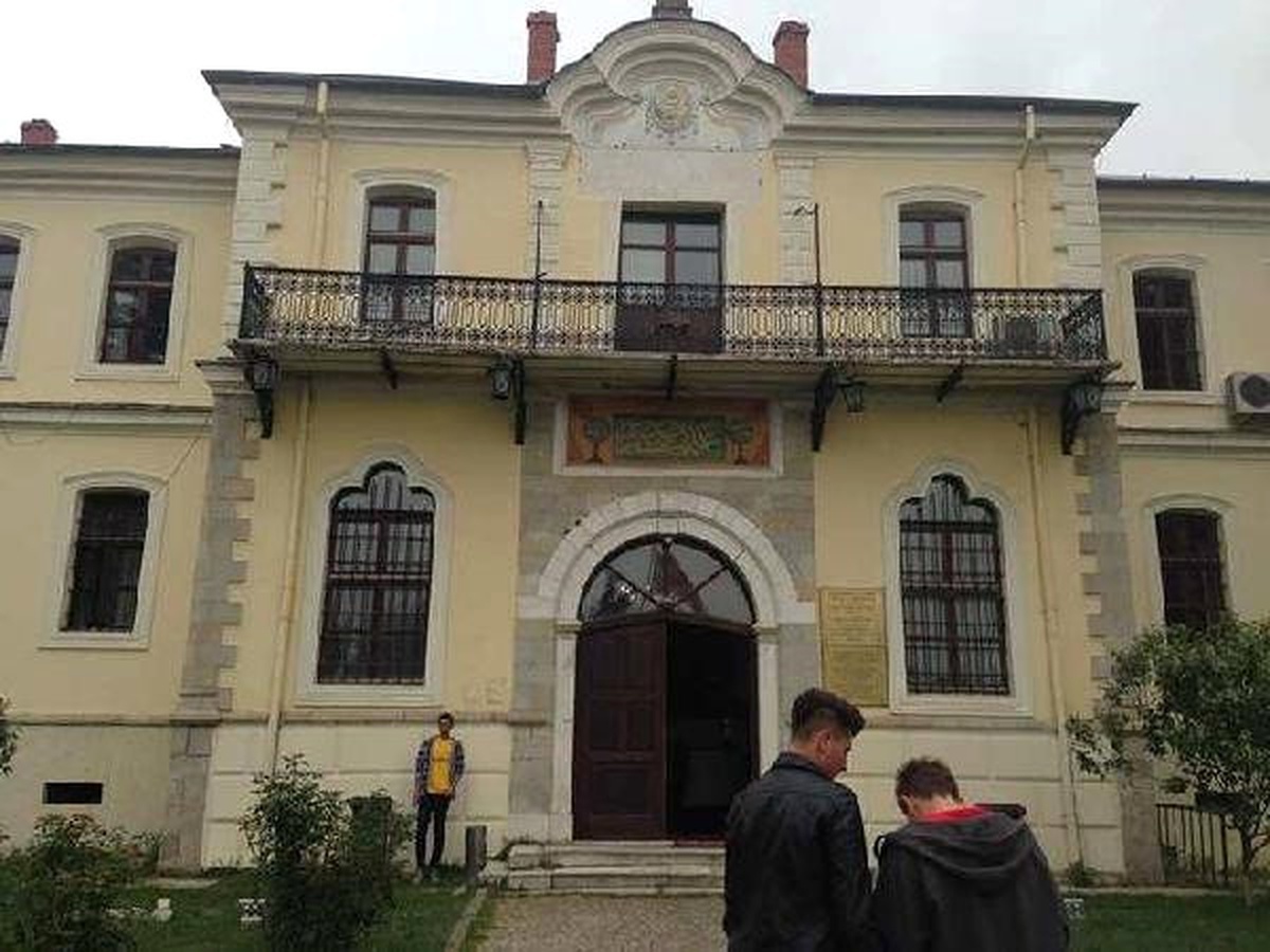 Atatürk\'ün Okuduğu Askeri İdadiyi, Kosovalı Türk Gençleri Ziyaret Etti