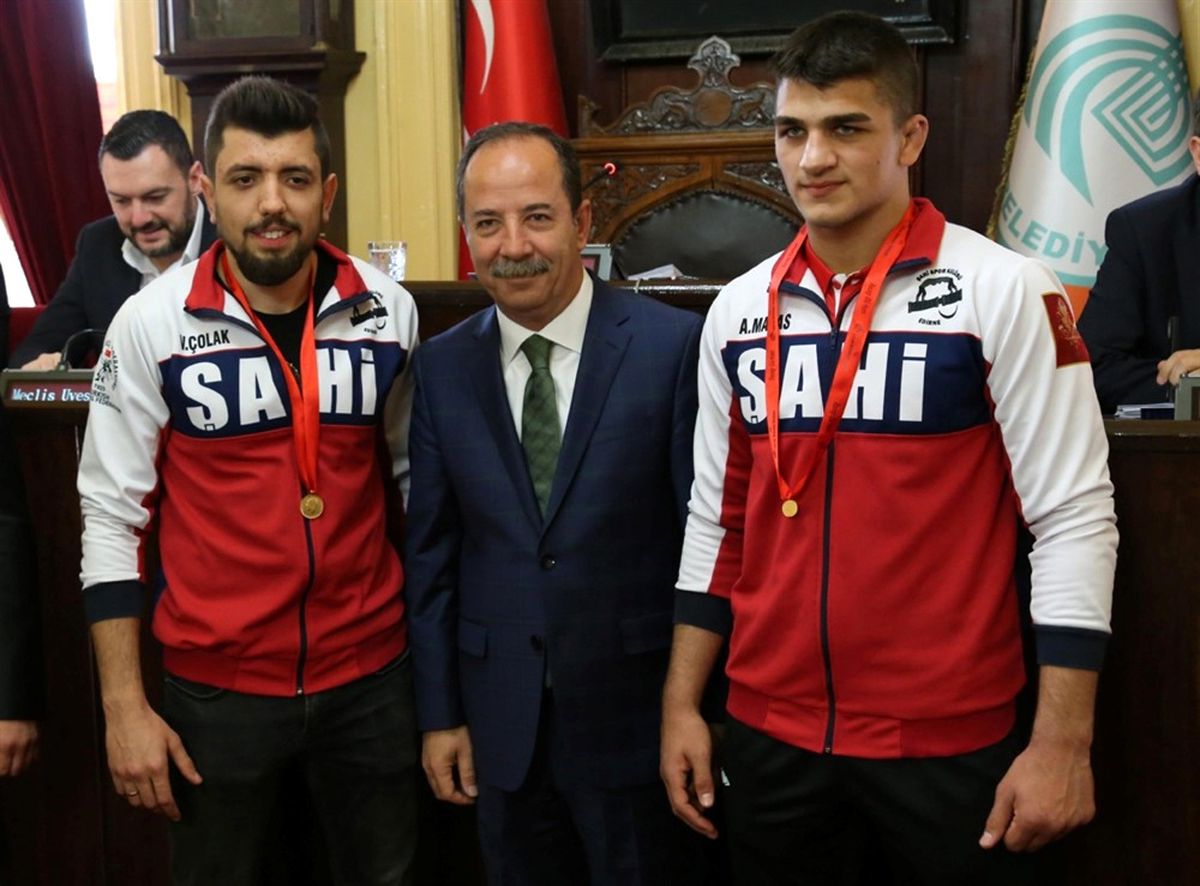 Başarılı Sporcular Ödüllendirildi