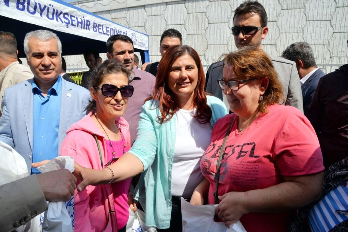 Başkan Çerçioğlu, Kuşadası\'nda Yerli Fide Dağıttı
