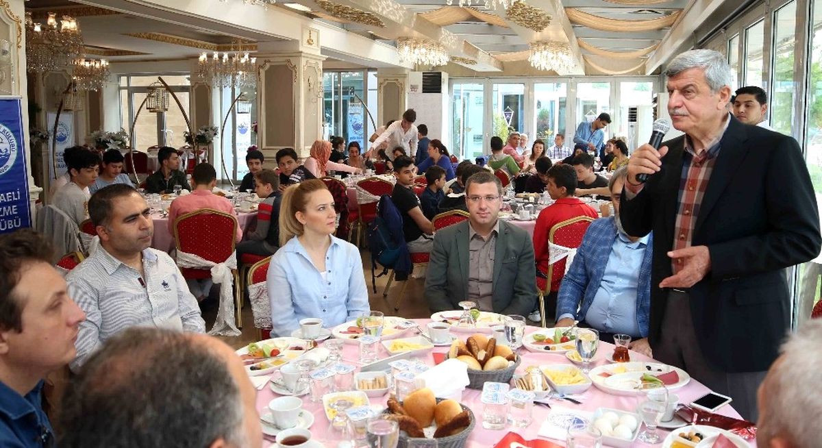 Başkan Karaosmanoğlu, "Kocaeli\'de Yüzme Bilmeyen Kalmasın"
