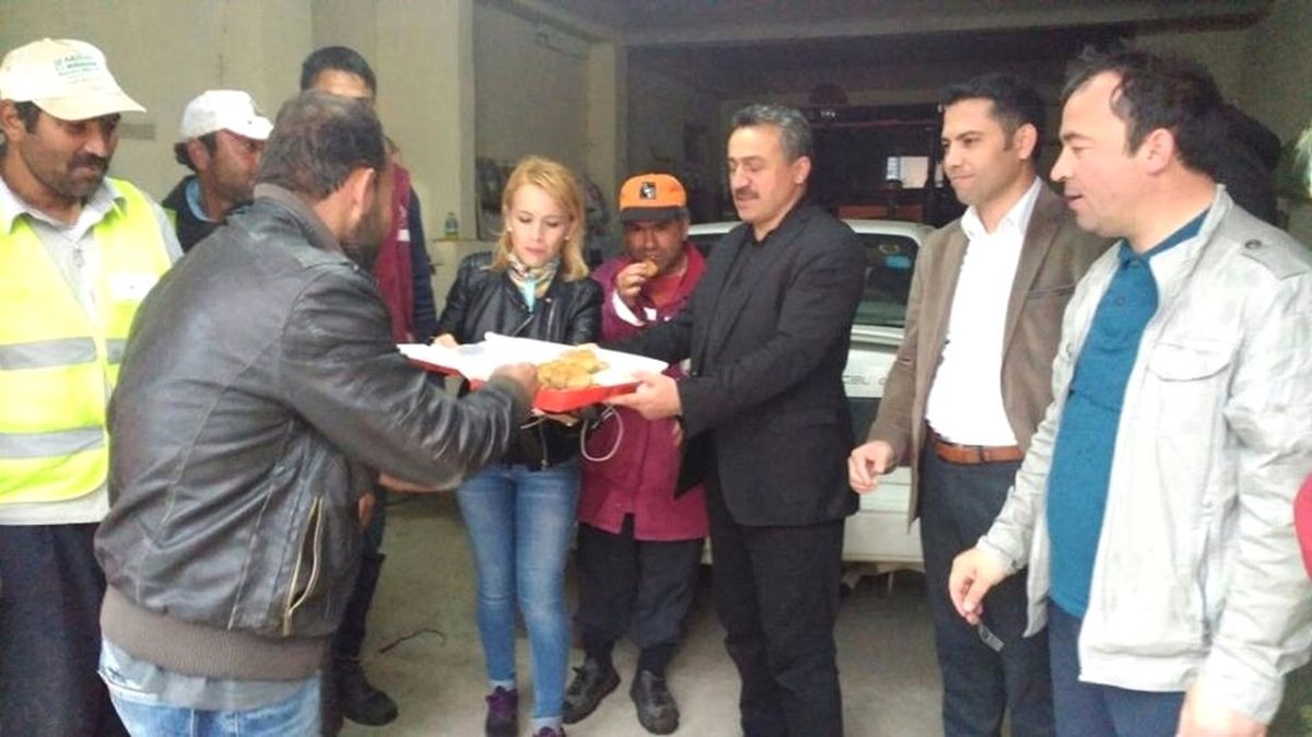 Başkan Tutal\'dan 1 Mayıs\'ta Baklavalı Kutlama