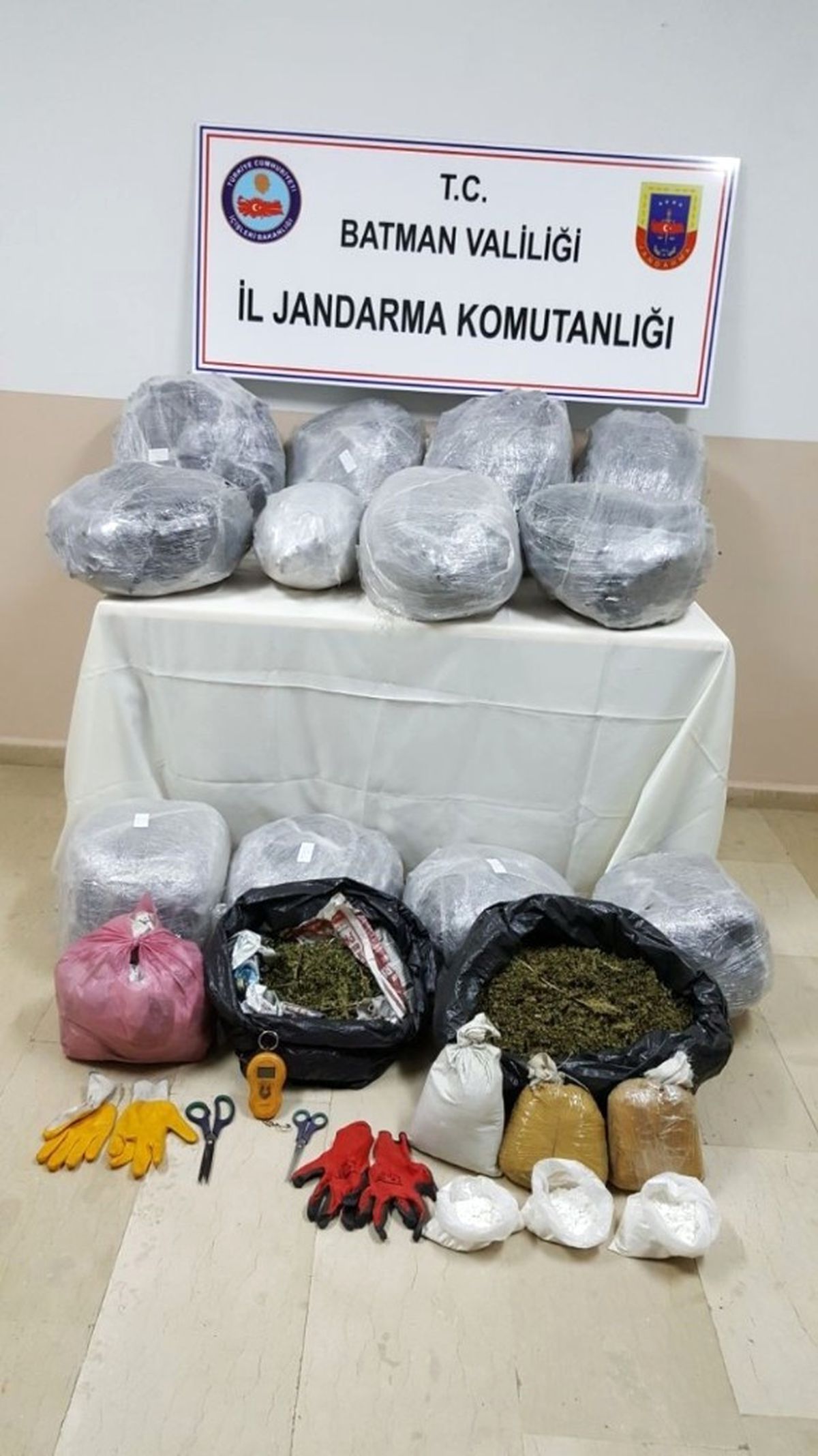 Batman\'da 71,5 Kilogram Esrar Ele Geçirildi