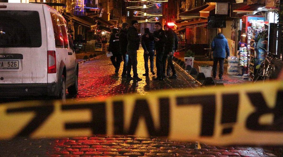 Beyoğlun\'da Silahlı Kavga: 1 Yaralı (Yeniden)