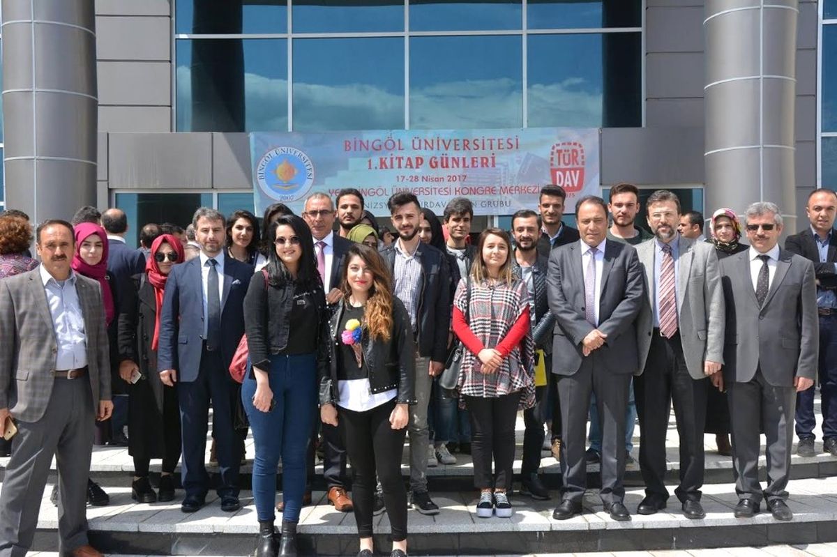Bingöl\'de Kitap Fuarında 3 Bin Kitap Satıldı