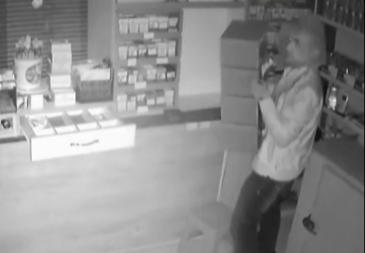 Bursa\'da Şaşkın ve Acemi Hırsızlar Kameraya Böyle Yakalandı...