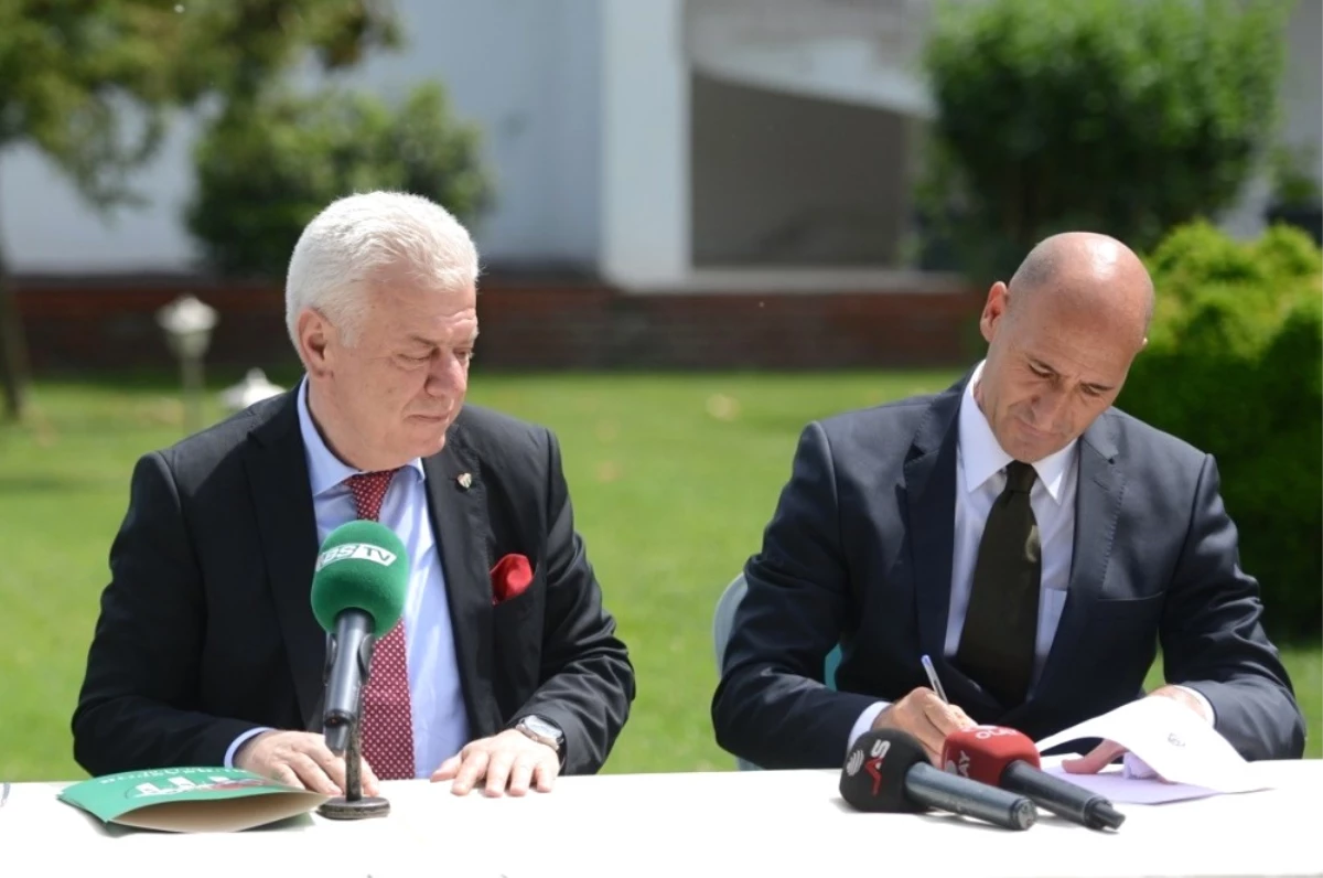 Bursaspor Yeni Teknik Direktörünü Açıkladı