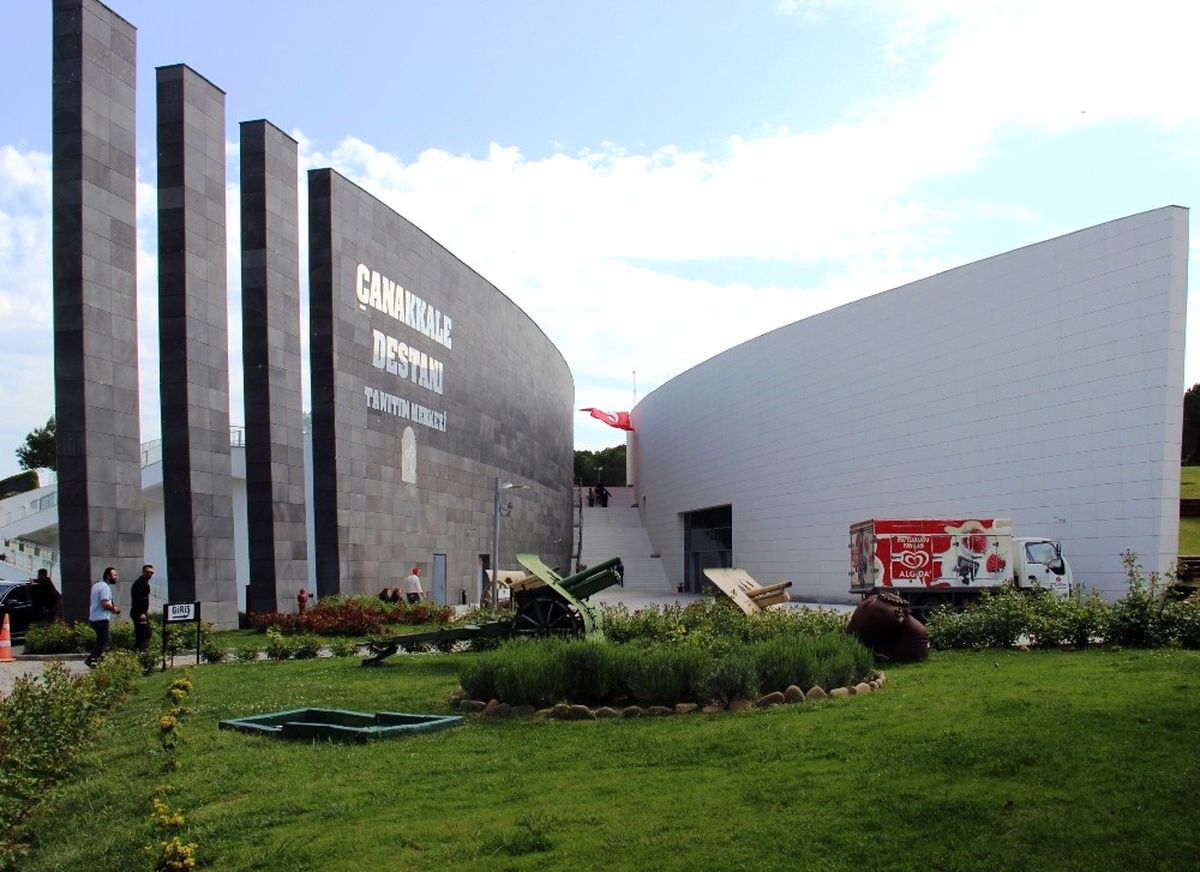 Çanakkale Destanı Tanıtım Merkezi\'nden 1 Milyonuncu Ziyaretçiye Plaket