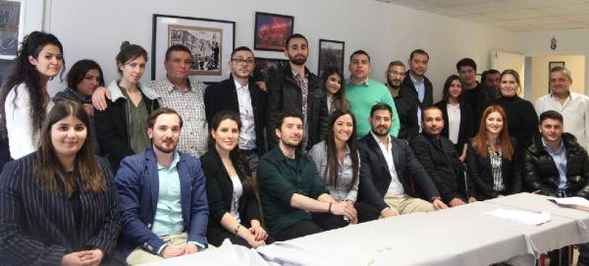 CHP Gençlik Kolları Paris\'te Buluştu