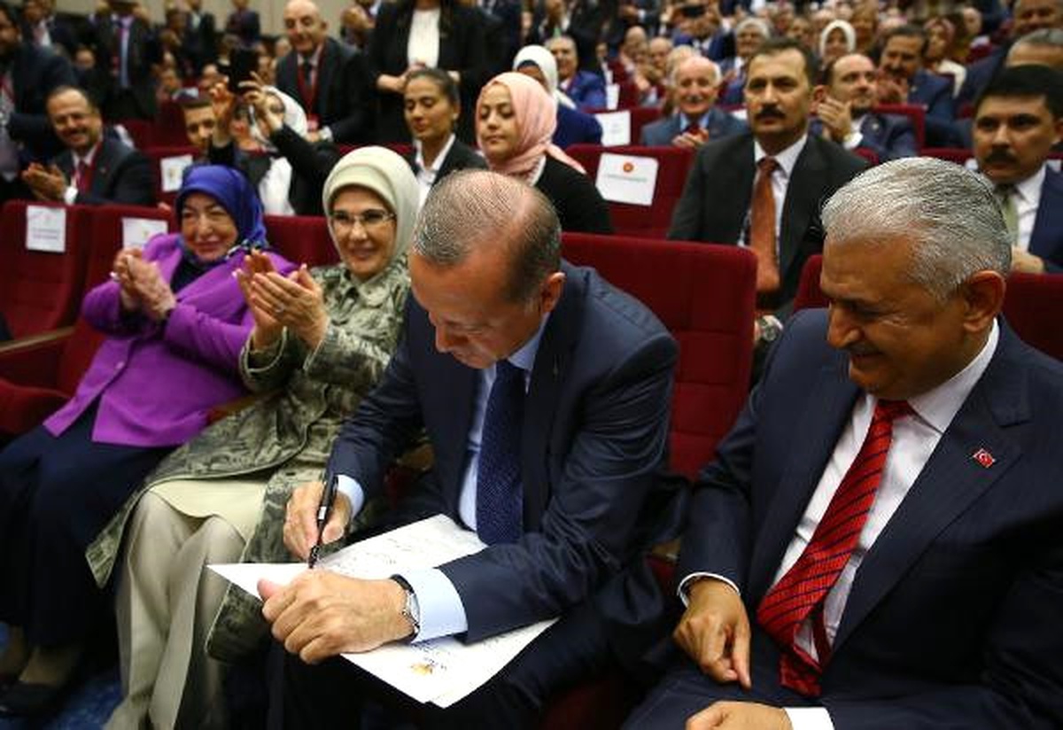 Cumhurbaşkanı Erdoğan, AK Parti\'ye Üye Oldu (1)