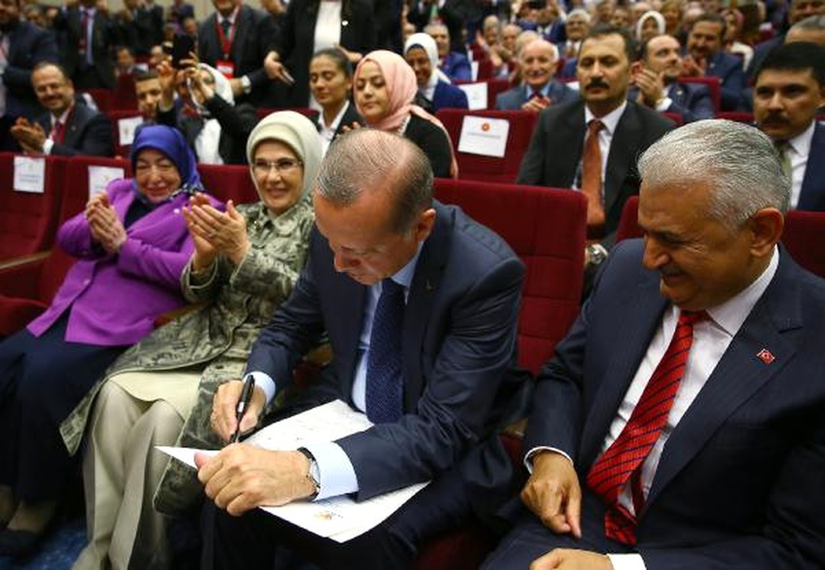 Cumhurbaşkanı Erdoğan, AK Parti\'ye Üye Oldu (8)