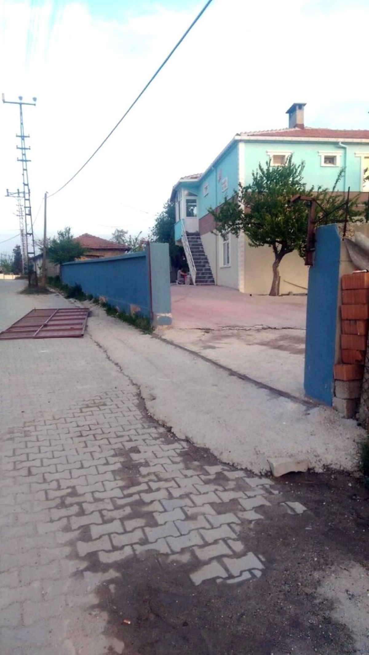 Devrilen Demir Kapı 2,5 Yaşındaki Çocuğu Öldürdü