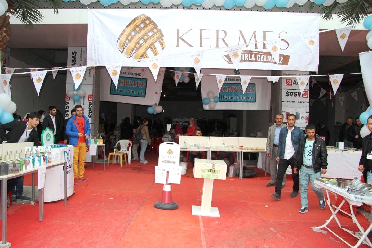 Dost Kapısı Derneği\'nden Fakir Öğrenciler Yararına Kermes